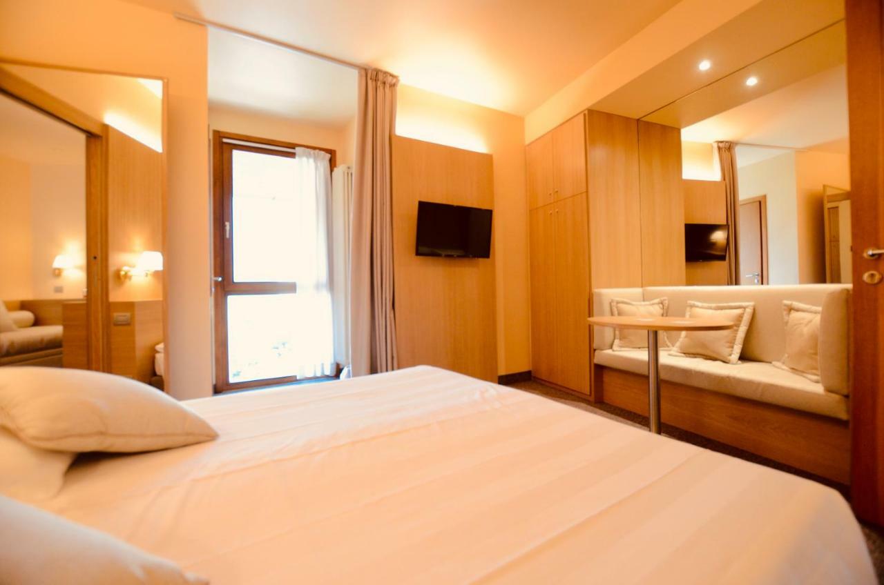 Albergo Sorriso Boario Terme エクステリア 写真